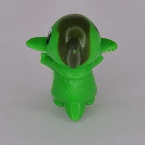 Pokemon 2000s Mini Vinyl PK Gumball Miniature Size Axew Action Figure - Picture 4 of 8